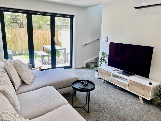 Townhouse for rent in Naenae Central, Lower Hutt