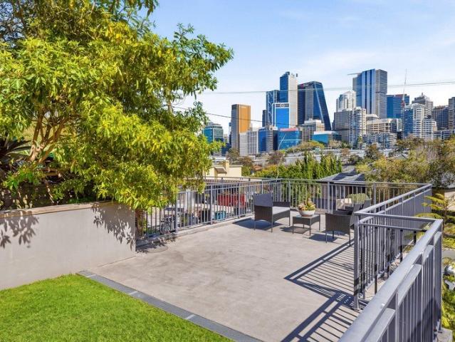 House for sale in Lower North Shore, Sydney