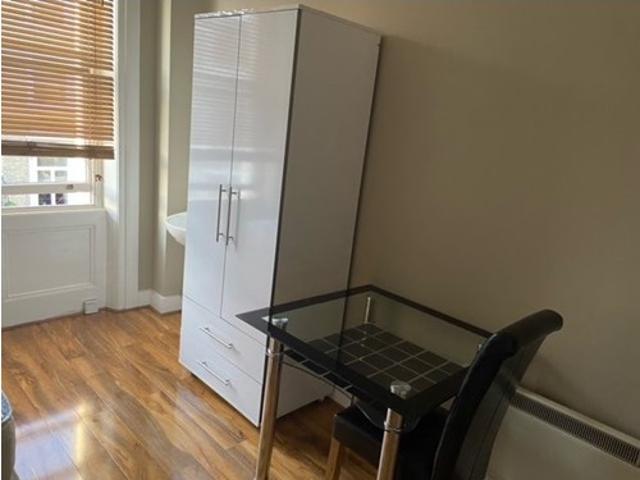 Studio for rent in Earl's Court, Greater London