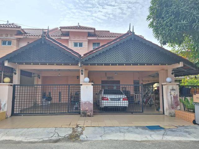 Residential House for sale in Batu Pahat, Johor