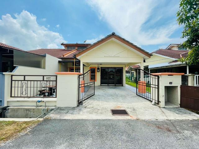 Residential House for sale in Tanjong Sepat, Selangor