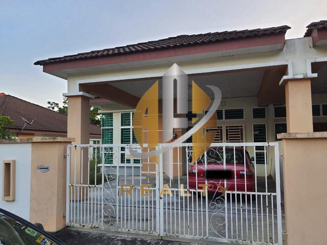 Residential House for sale in Sik
