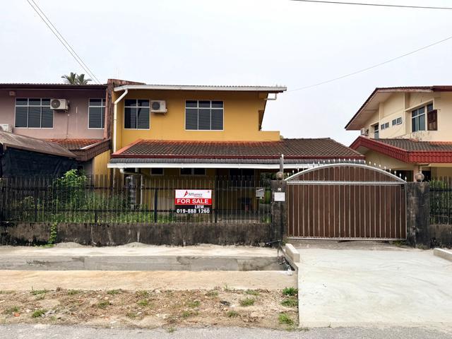 Residential House for sale in Kuching, Bahagian Kuching