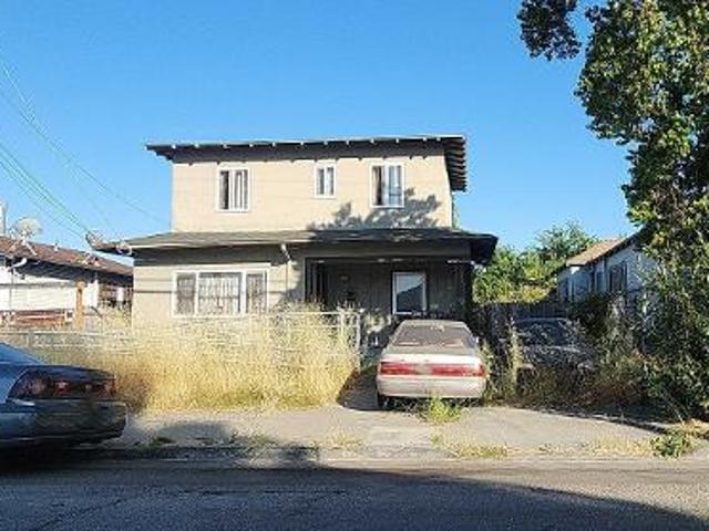 House for sale in Oakland
