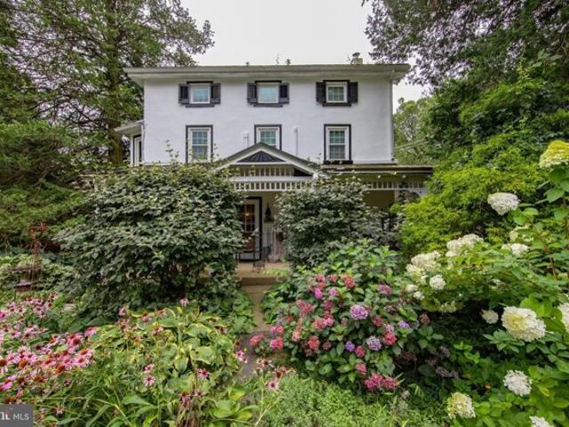 House for sale in Glenmoore
