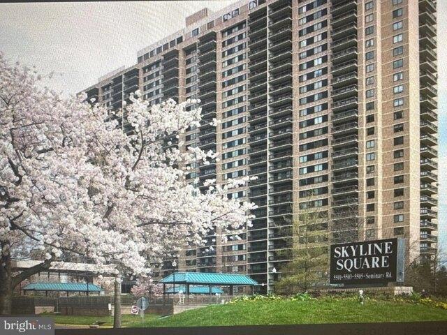 Condo for sale in Falls Church