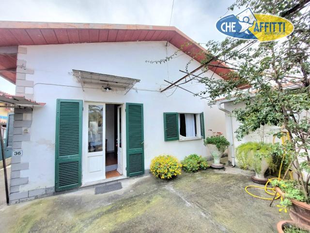 Villa Indipendente in affitto a Marina di Massa, Marina Di Massa