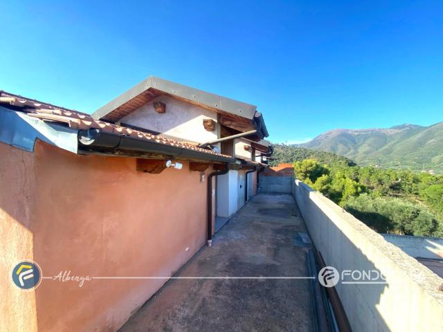 Villa Indipendente in vendita a Cisano Sul Neva, Liguria