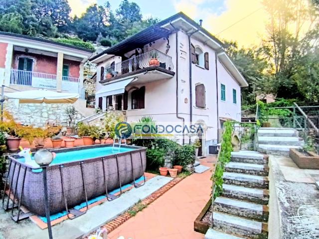 Villa Indipendente in vendita a Fabbrica, Carrara