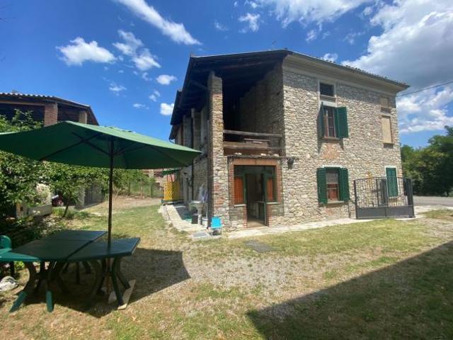 Appartamento in vendita a Zavattarello, Lombardia