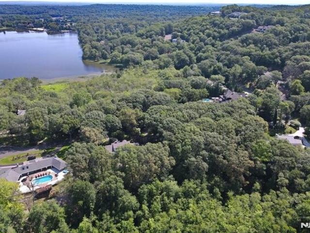 House for sale in Franklin Lakes
