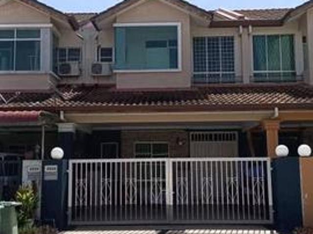 Terraced House for sale in Long Miri