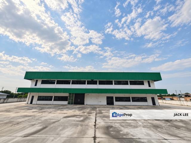 Warehouse for sale in Kulai