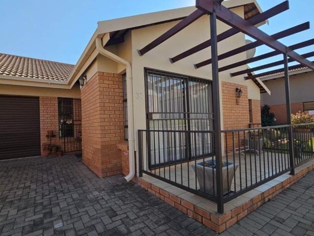 Townhouse for sale in Bloemfontein, Free State