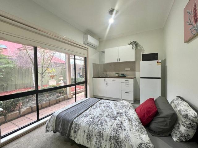 Granny Flat for rent in Heritage Springs Estate, Melbourne