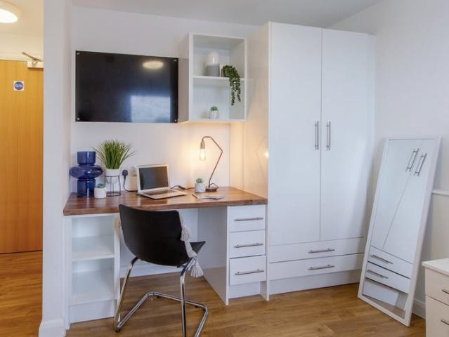 Studio for rent in St Ann's, Haddon
