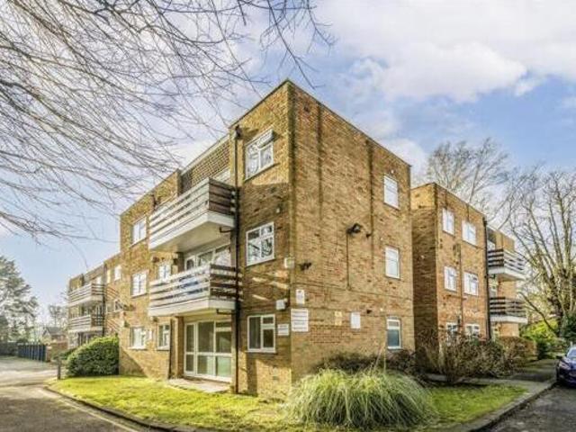 House for sale in Little Stanmore, Greater London