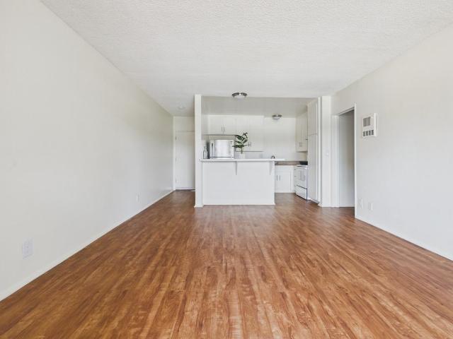 Apartment for rent in Canoga Park, California
