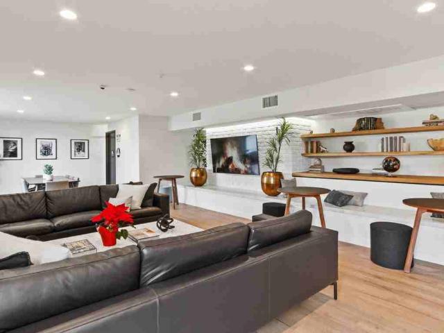 Apartment for rent in Canoga Park, California