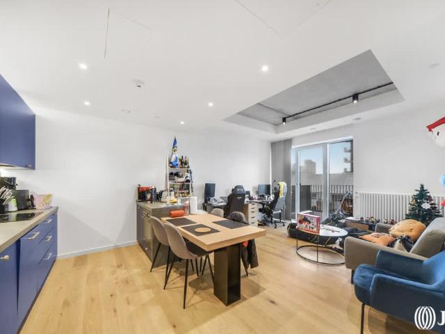 Apartment for rent in Goodluck Hope, Greater London
