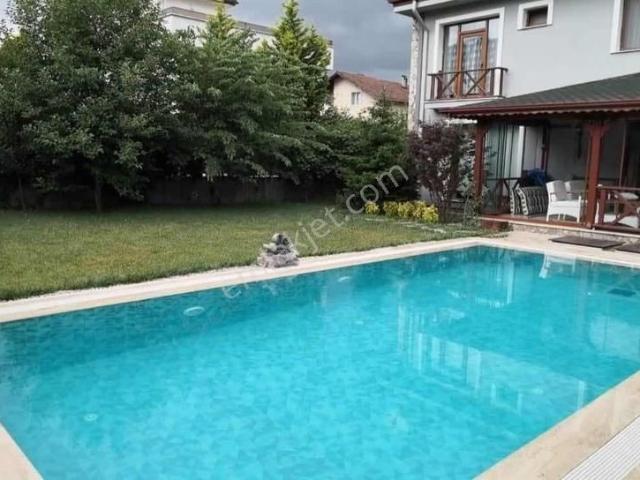 Sapanca içerisinde kiralık Villa
