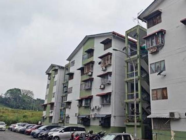 Flat for sale in Seri Kembangan, Majlis Bandaraya Subang Jaya