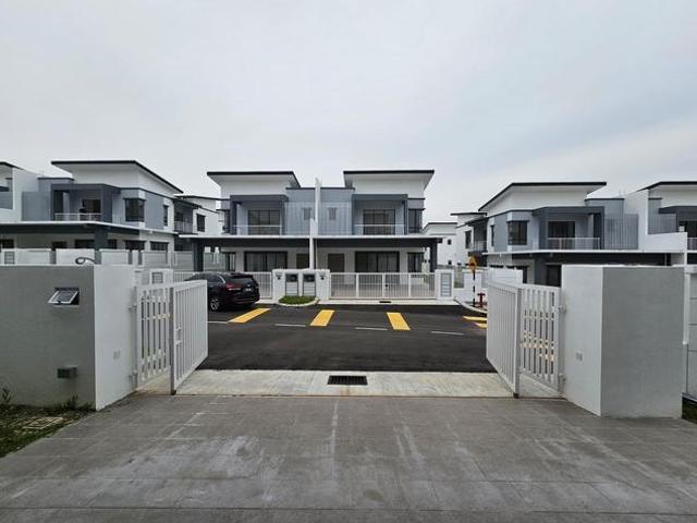 Residential House for sale in Sendayan Village, Negeri Sembilan