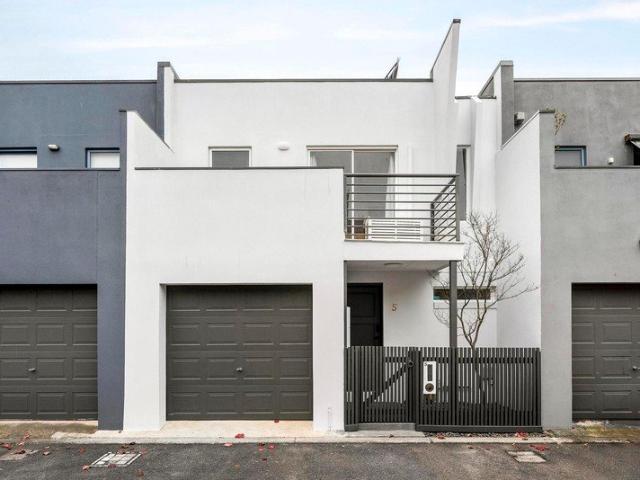 Townhouse for sale in Camerons Creek, Victoria