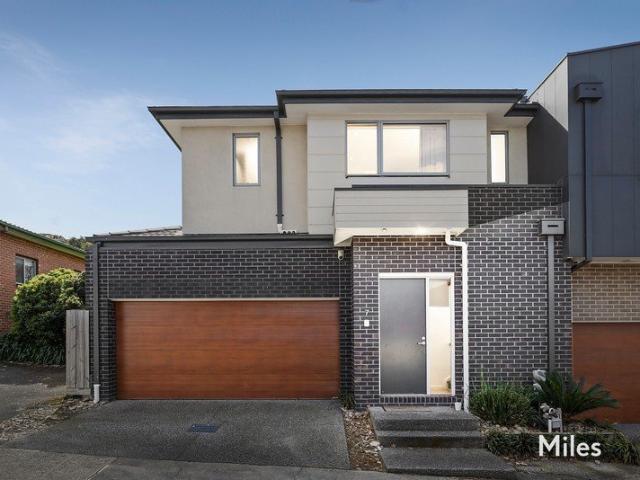 Townhouse for sale in Rosanna, Melbourne