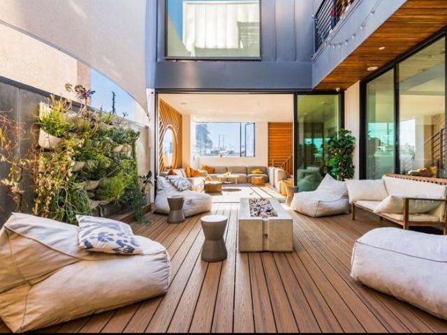 Room for rent in Canoga Park, California