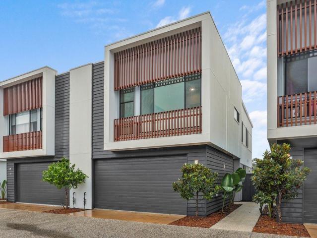Townhouse for sale in Fernbrook, Queensland