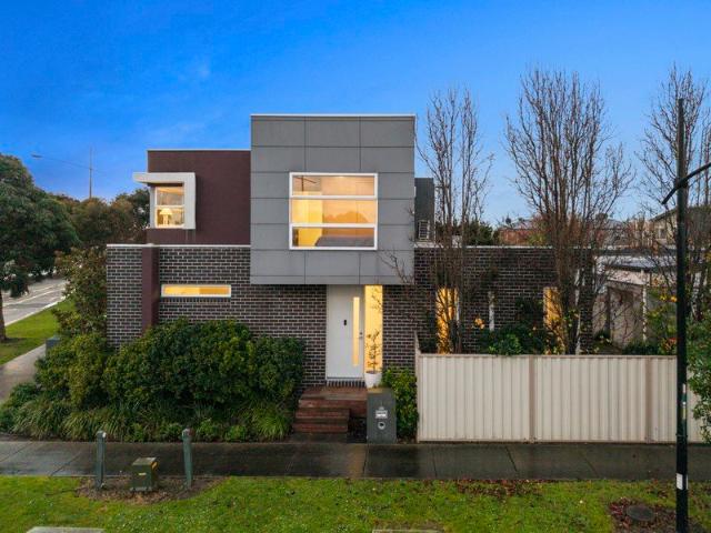 House for sale in Edenbrook Estate, Melbourne