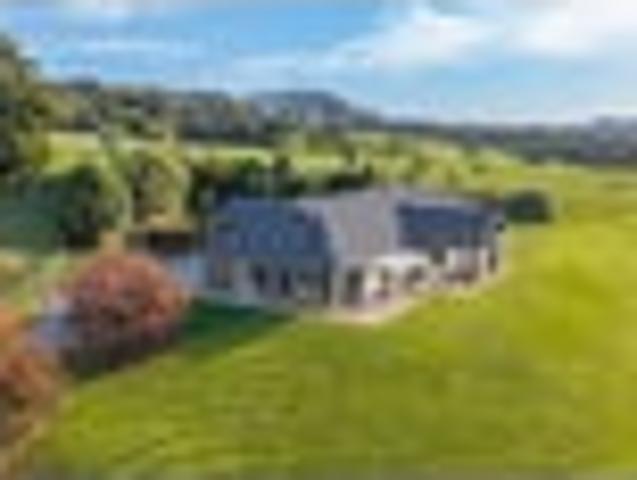 House for sale in Oratia