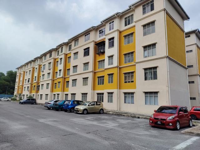 Flat for sale in Seri Kembangan, Majlis Bandaraya Subang Jaya
