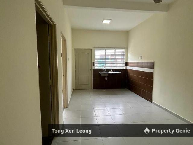 Terraced House for sale in Malaka
