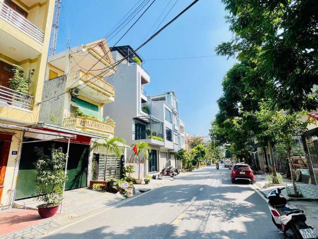 Nhà mặt phố bán