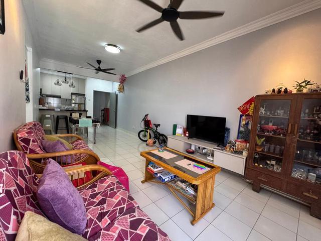 Condominium for rent in Malaka