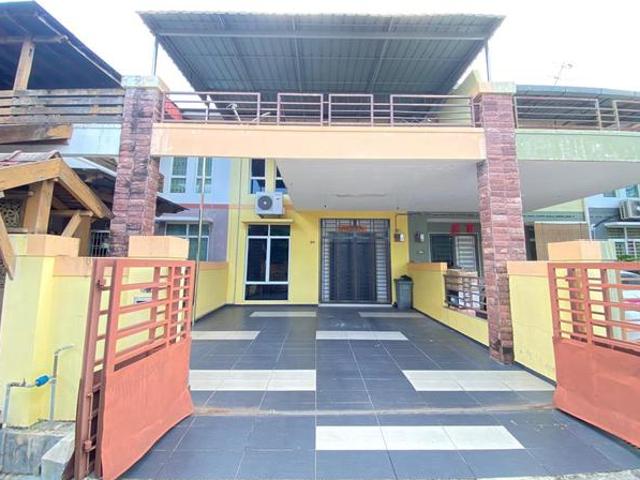 Terraced House for sale in Malaka