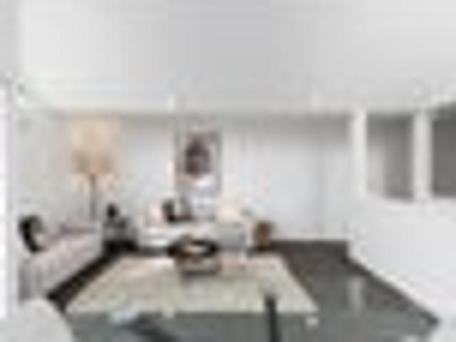 Townhouse for sale in Chaslands, Canterbury