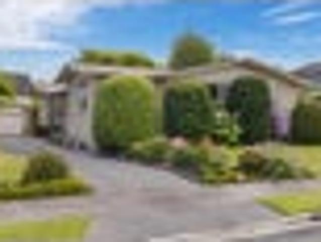 House for sale in Chaslands, Canterbury