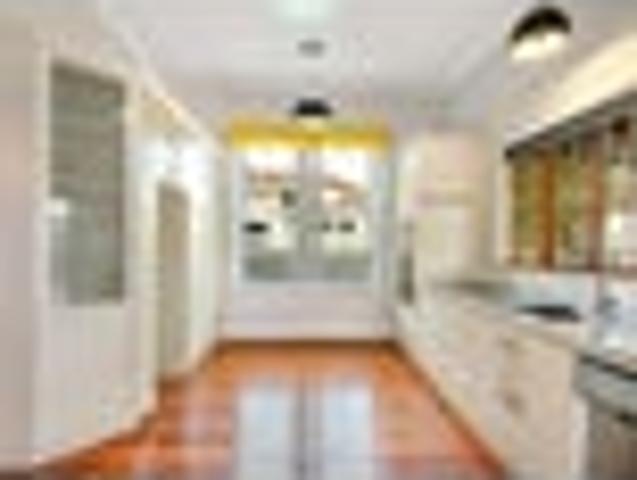House for sale in College Estate