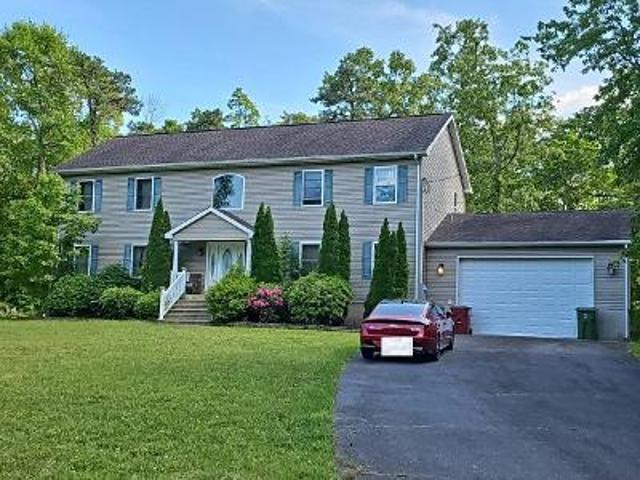 House for sale in Bayville