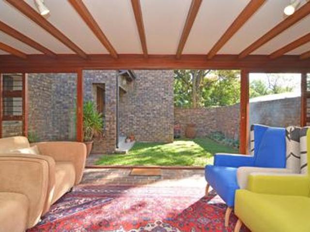 Townhouse for rent in Sandton, City of Johannesburg Metropolitan Municipality