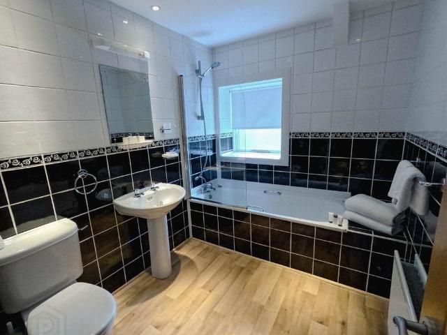 Apartment for rent in Holywood