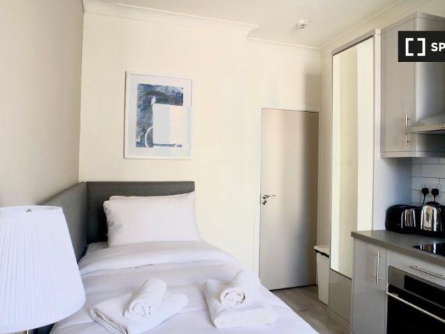 Studio to rent in Bluebell, North Tipperary