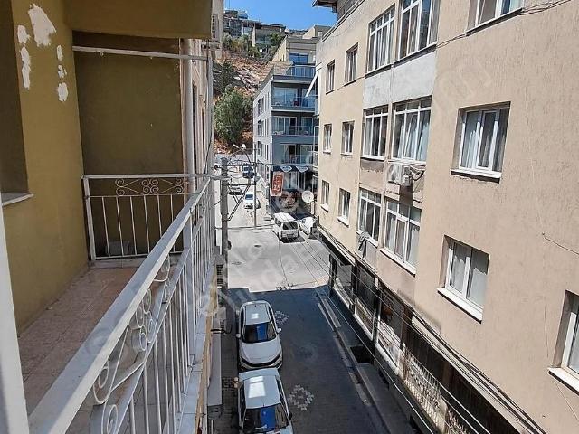 Bayrakli, İzmir içerisinde kiralık mülk