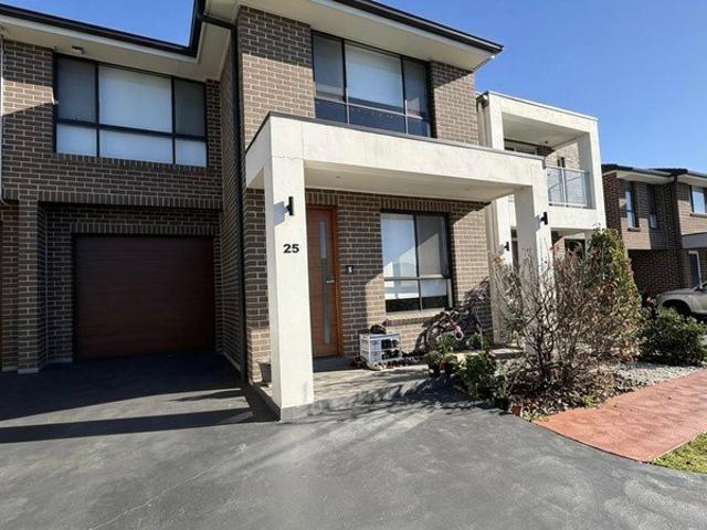 Townhouse for rent in Sydney, New South Wales