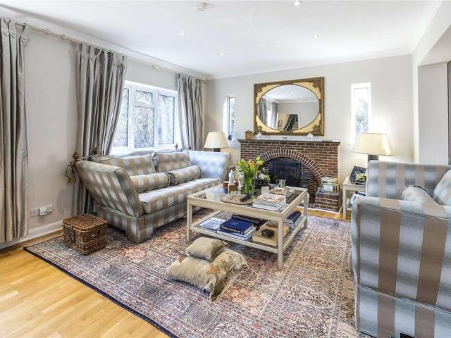 House for rent in Lower Green Esher, Blackhills