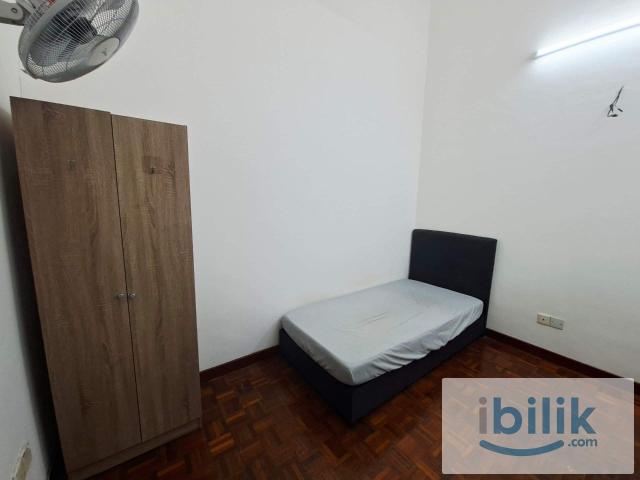 Room for rent in Petaling, Alam Impian