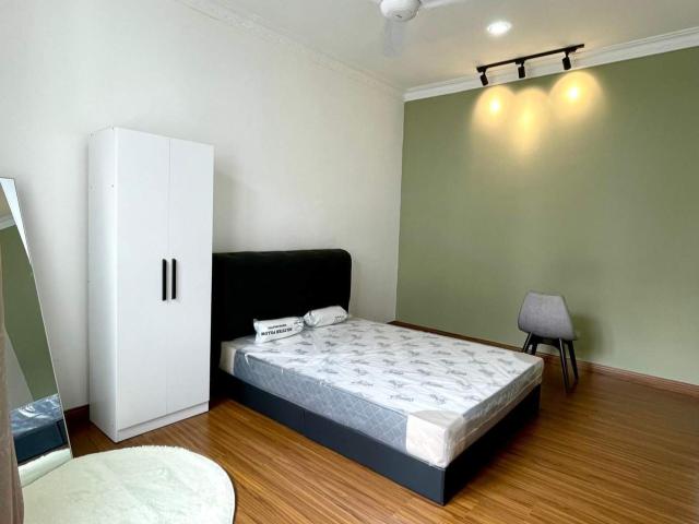 Room for rent in Petaling, Alam Impian